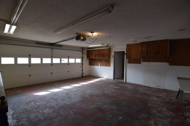 Building Photo - $1,800.00 Move-in-Special