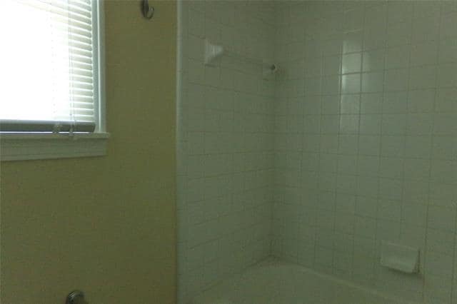 Building Photo - 2007 Tremont Ave