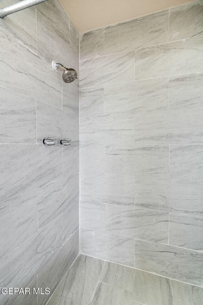 Building Photo - 5640 Van Horn Dr