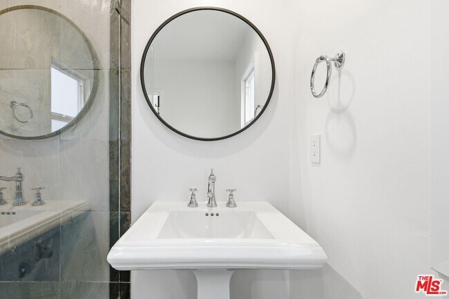 Building Photo - 3476 Troy Dr