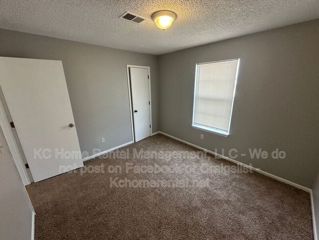 Building Photo - 838 Saddlewood St