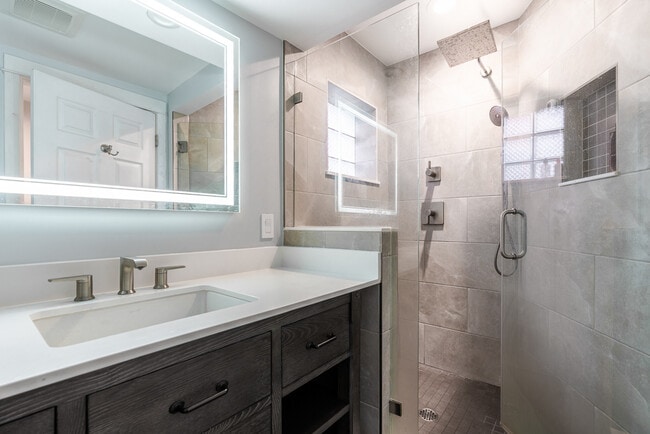 Building Photo - 4242 N Kimball Ave