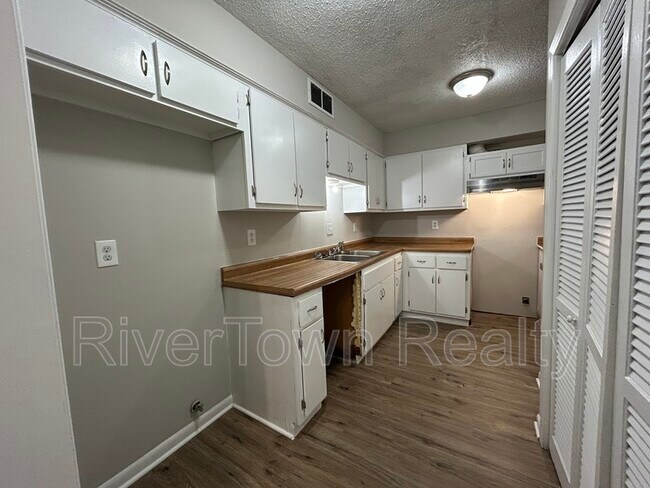 Building Photo - 3293 Leschallas Dr