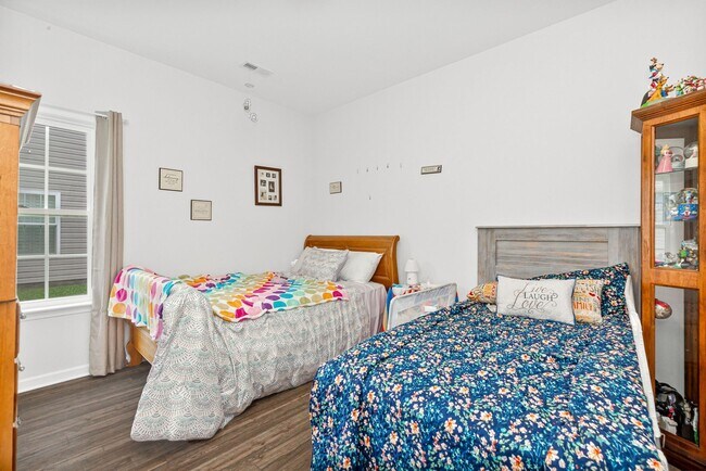 Building Photo - Spacious Home in Barons Bluff North
