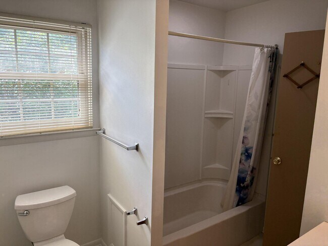 Building Photo - 167 Sunshine Dr