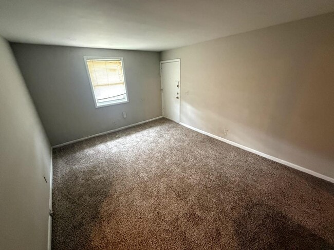 Building Photo - 2522 Glenrose Ave