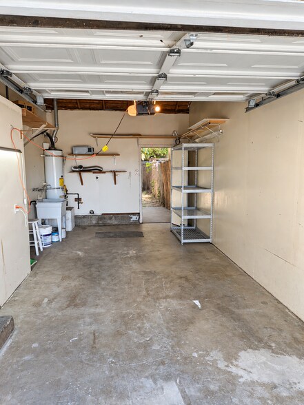 Building Photo - 3902 Elkhorn Blvd