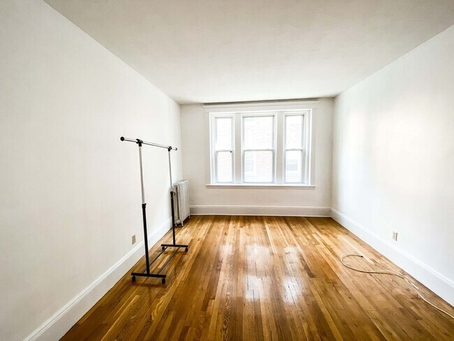Building Photo - 15 Parkman St