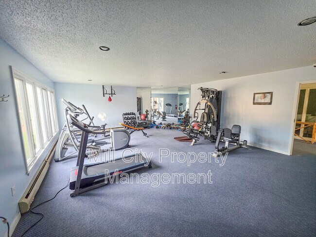 Building Photo - 8 Northbrook Dr