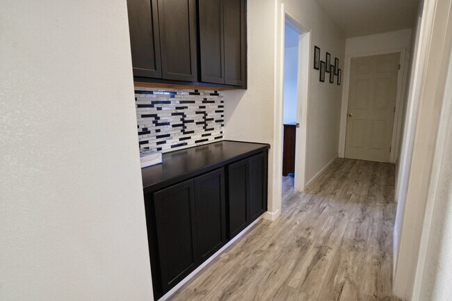 Building Photo - 16087 Bubbling Wells Rd