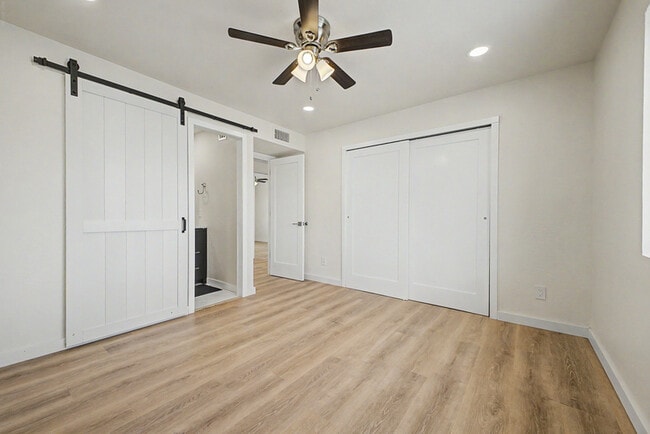 Building Photo - 3430 E Poinsettia Dr