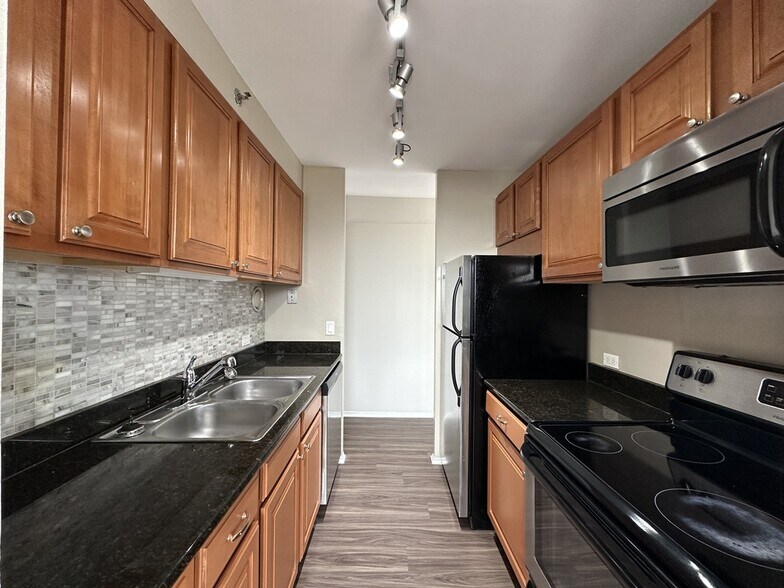 Building Photo - 4334 N Hazel St