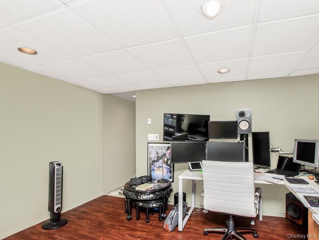 Building Photo - 8 Davids Ln