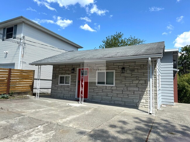 Building Photo - Updated 2 Bed, 1 Bath | South Beacon Hill | Private Patio + Parking
