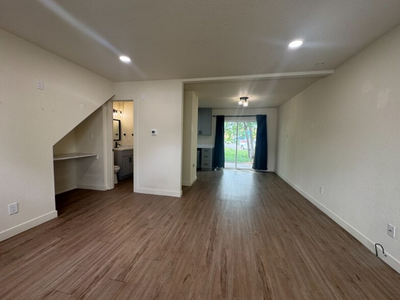 Building Photo - 1624 Banyan Dr