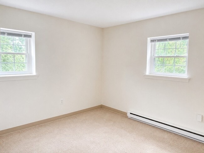 Building Photo - 25 Greentree Ln