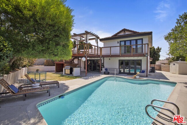 Building Photo - 4765 Round Top Dr