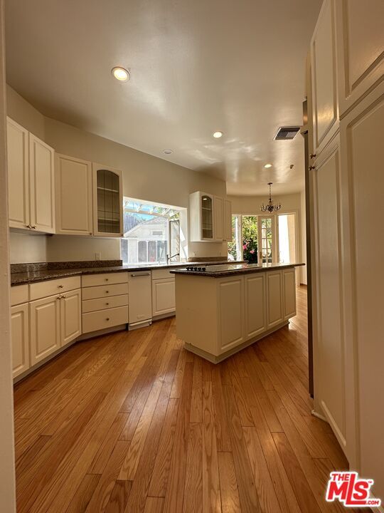 Building Photo - 623 Palisades Ave