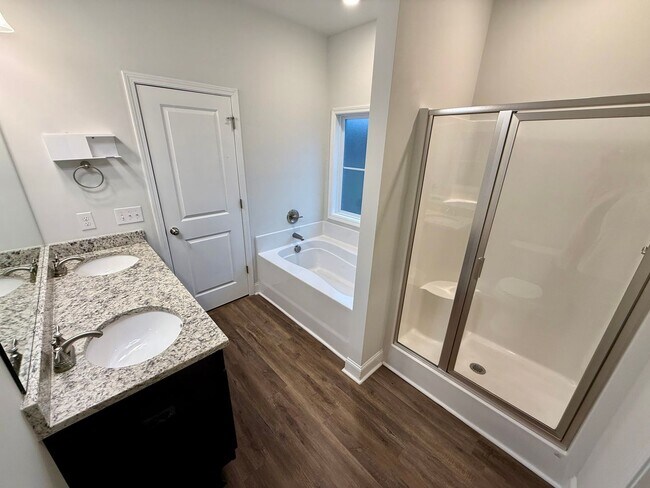 Building Photo - Newly Available in Heritage Bay!