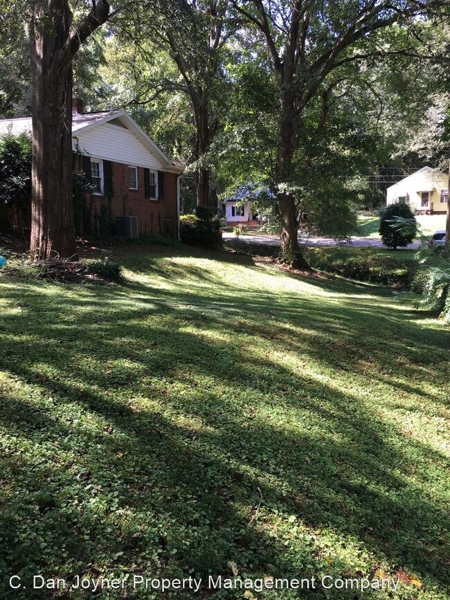 Building Photo - 3 br, 2 bath House - 228 W. Hillcrest Drive