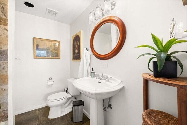 Building Photo - 74681 Peppertree Dr