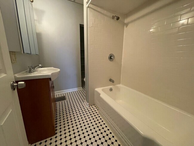 Building Photo - 625 Bellefonte St