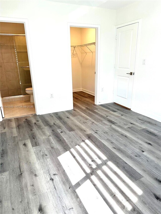 Building Photo - 2418 SE 10th St