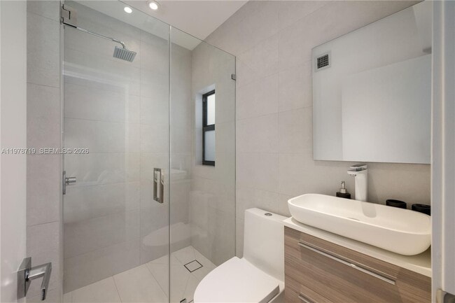 Building Photo - 900 W 47th Ct