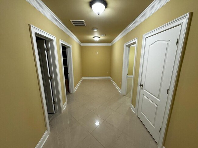 Building Photo - 2620 Springmonte Pl