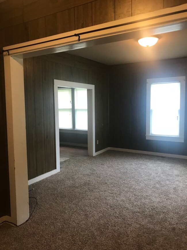 Building Photo - Very clean 3 bedroom/1 bath house in El Do...