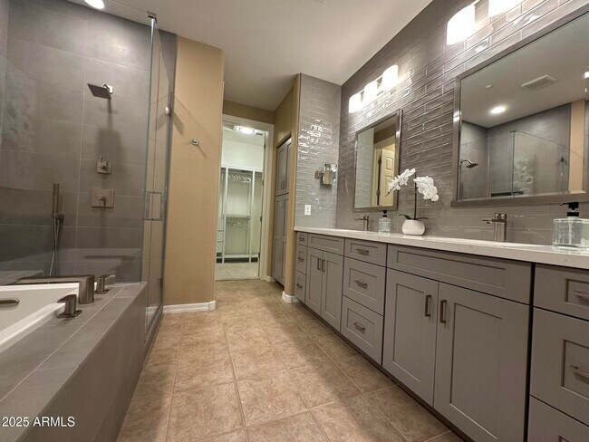 Building Photo - 11489 E Raintree Dr