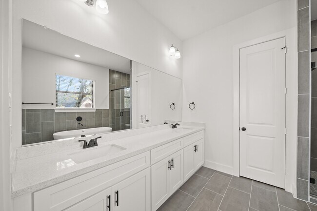 Building Photo - 3417 Tuam St