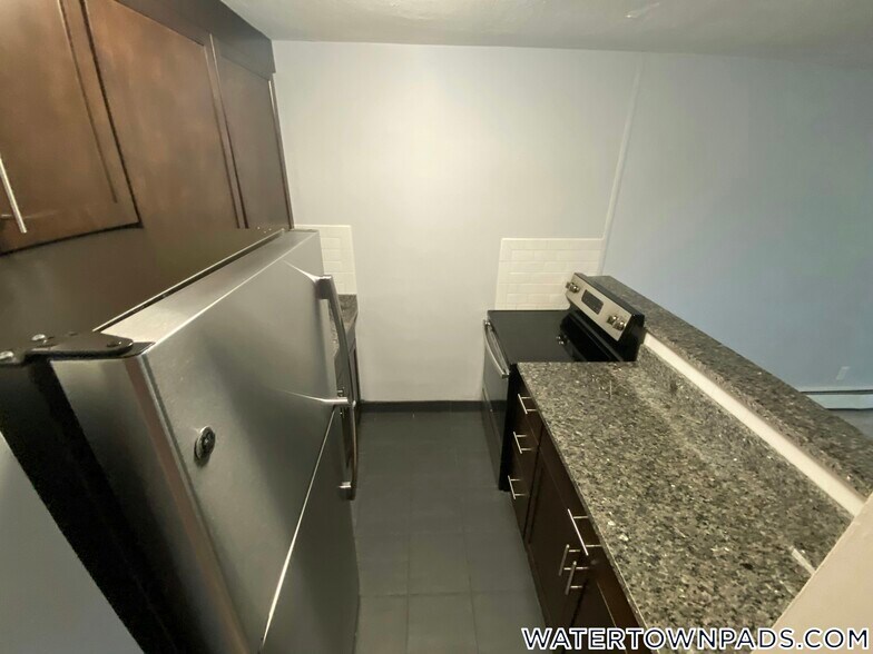 Building Photo - 16 Whites Ave