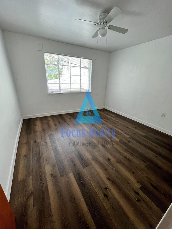 Building Photo - 560 E Main St