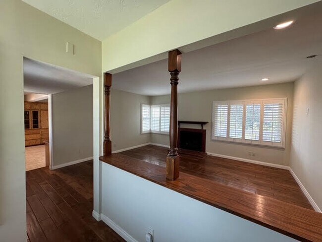 Building Photo - 714 Oceanview Dr