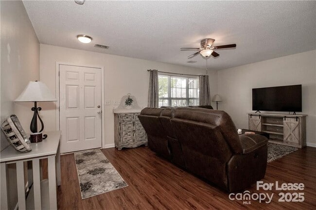 Building Photo - 137 Lynch Cir