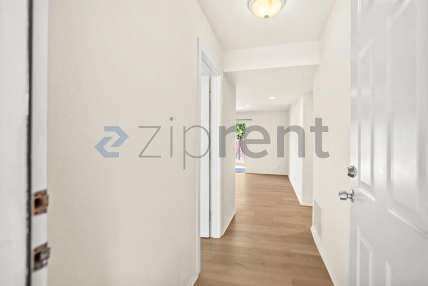 Building Photo - Unit