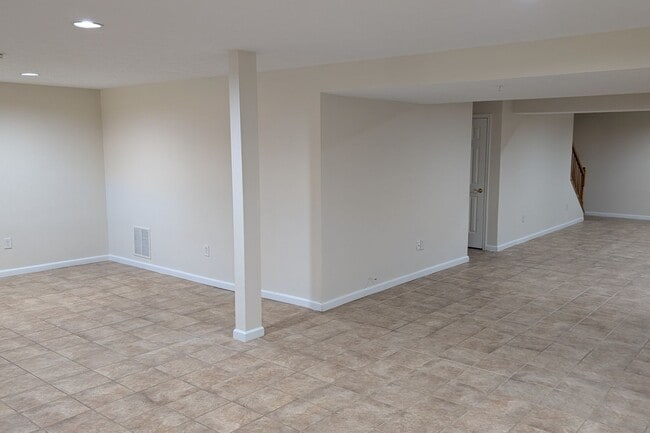 Building Photo - THE VILLAS AT HOLLYWOODS