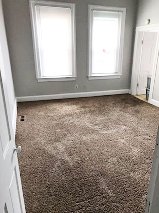 Building Photo - 2831-2833 Glendora Avenue