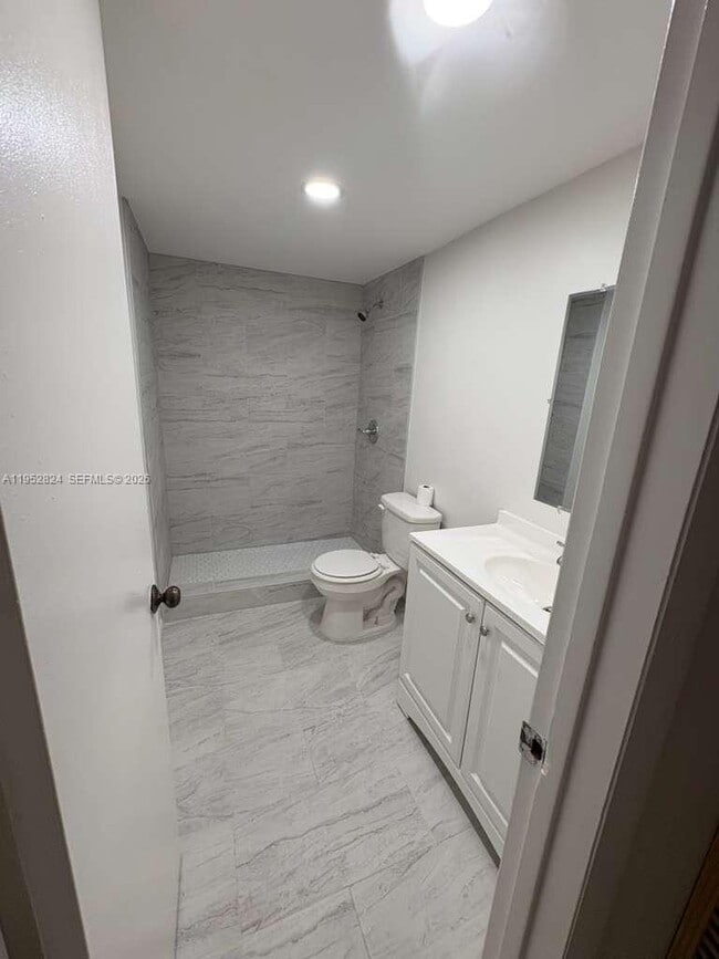 Building Photo - 10090 NW 80th Ct