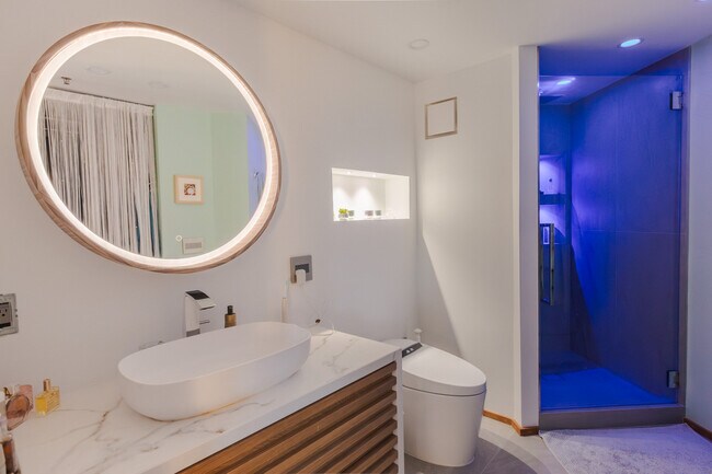 Building Photo - 1800 Washington St