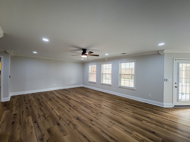 Building Photo - 105 Cypress Ridge Rd