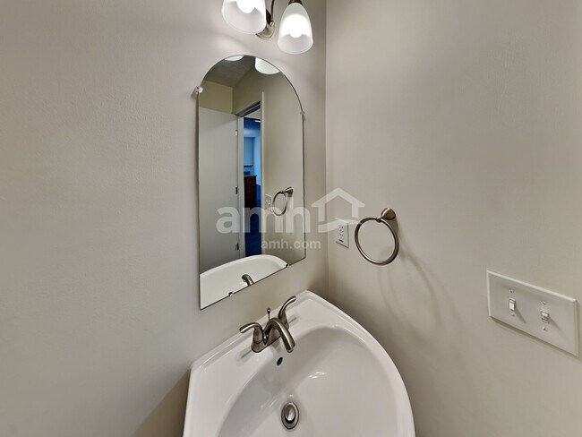 Building Photo - 928 Mahle Dr