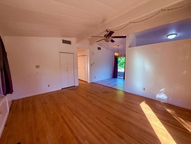 Building Photo - 28 Westwood Way