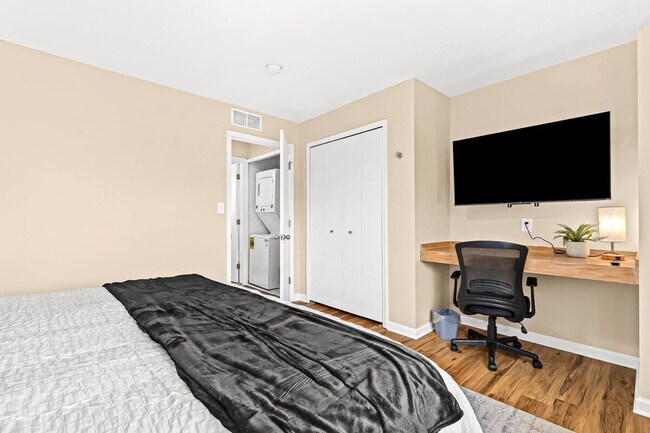 Building Photo - 18340 Mesle St