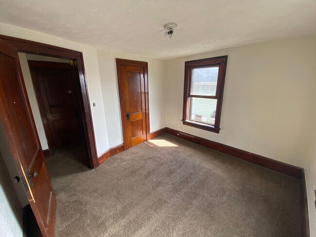 Building Photo - Charming 4-Bedroom Single Family Home for Rent!