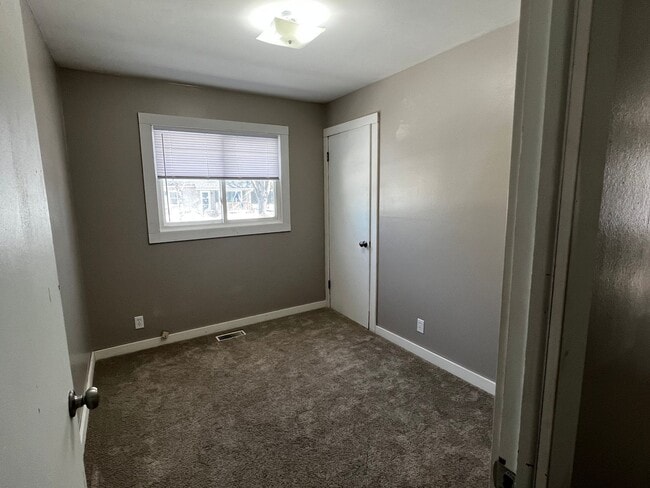 Building Photo - Charming 3 bedroom house