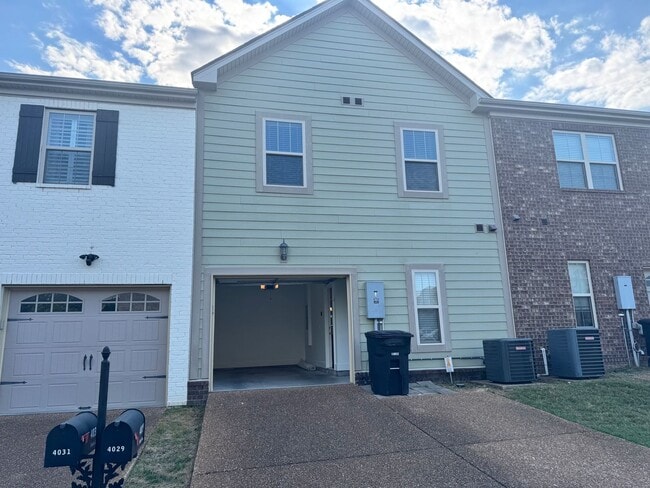 Building Photo - Beautiful 3BR Townhome in Franklin