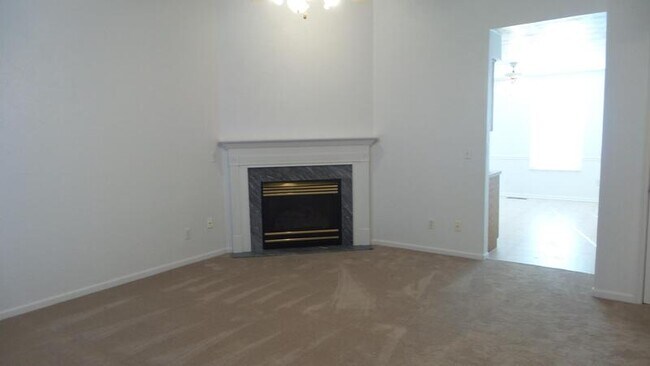 Building Photo - 651 Carol Ann Dr