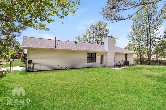Building Photo - 608 Creekwood Ct SE